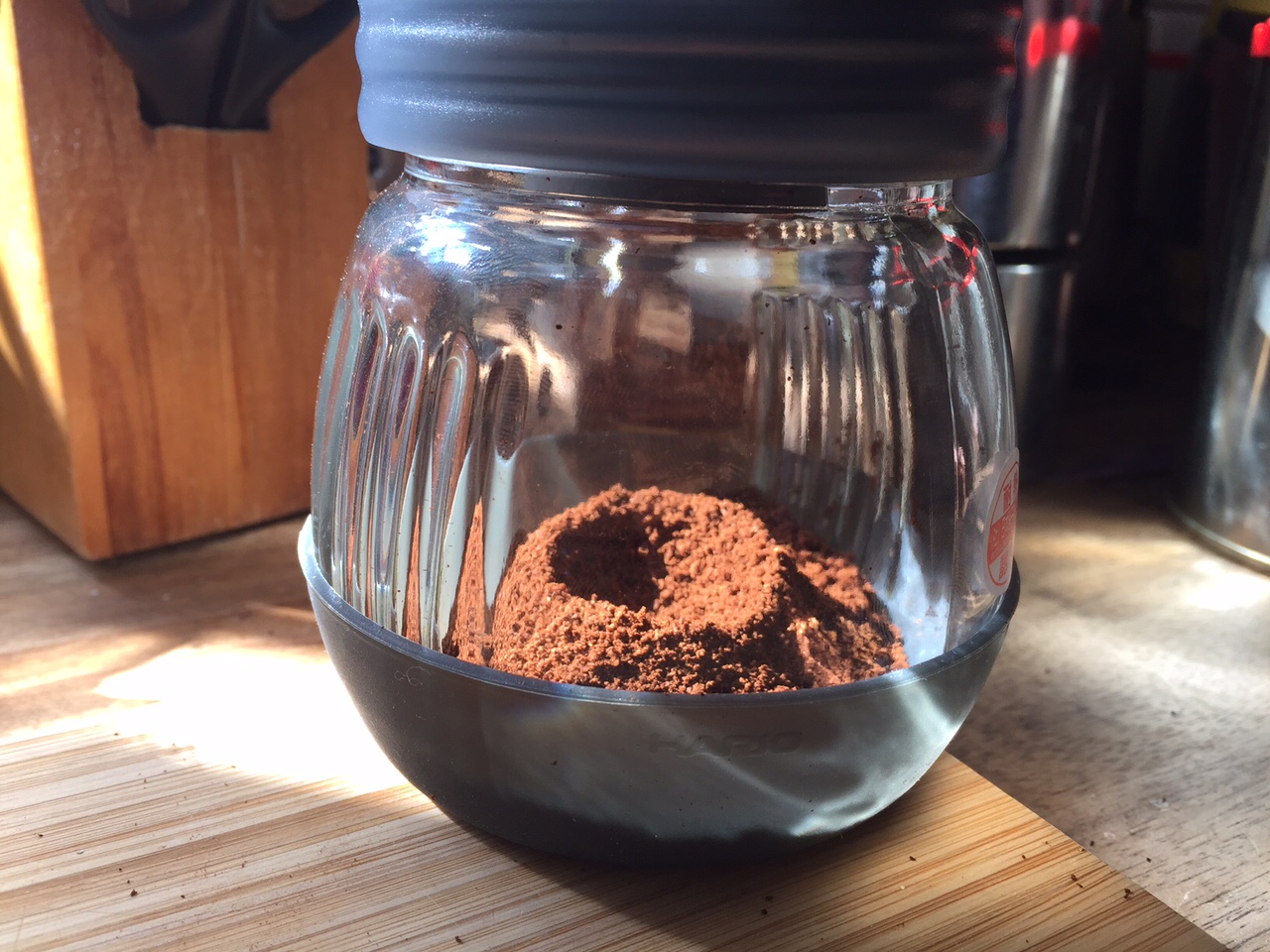 Kaffeemenge im Behälter Skerton Hario