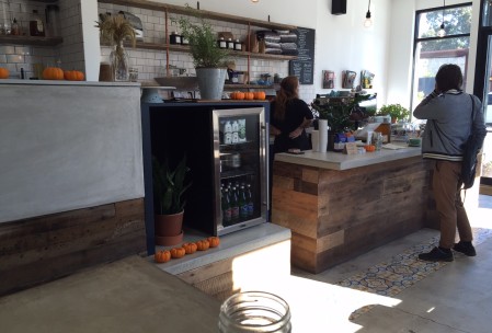 Tresen mit schöner Einrichtung Cafe in Brooklyn New York City Stonefruit